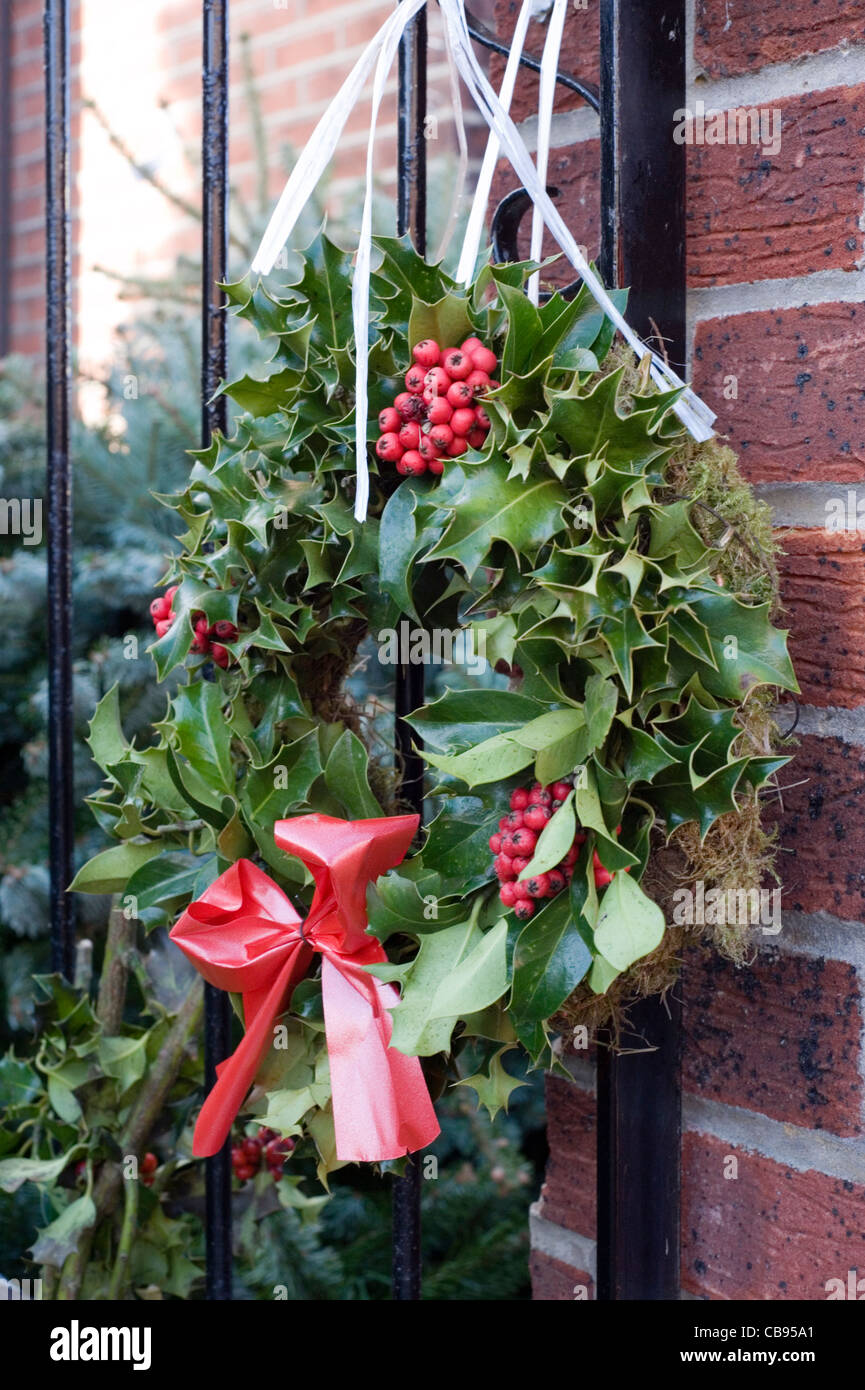 holly-wreath-hi-res-stock-photography-and-images-alamy
