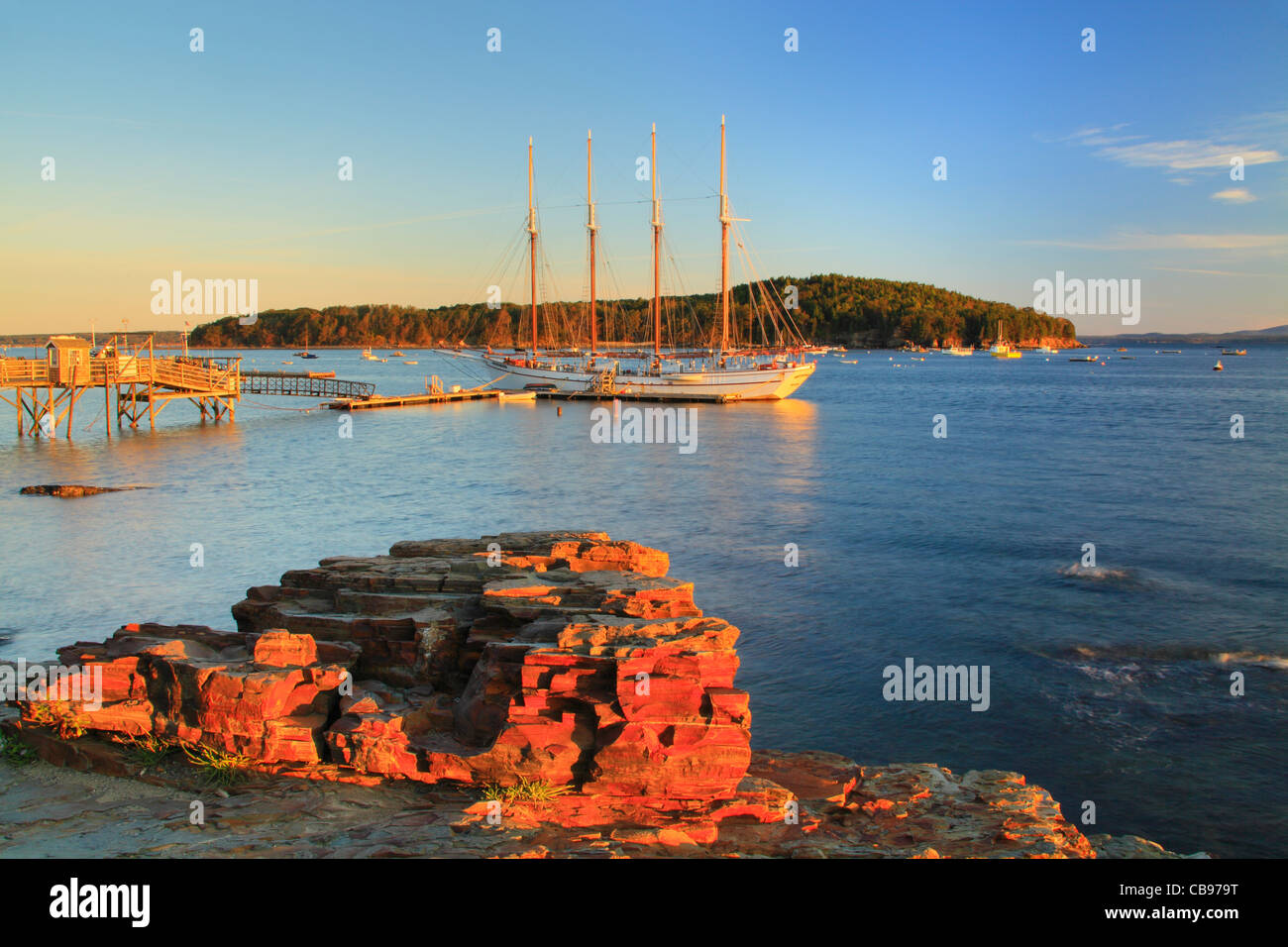 Bar Harbor Shore Path, Bar Harbor, Mount Desert island, Maine, USA