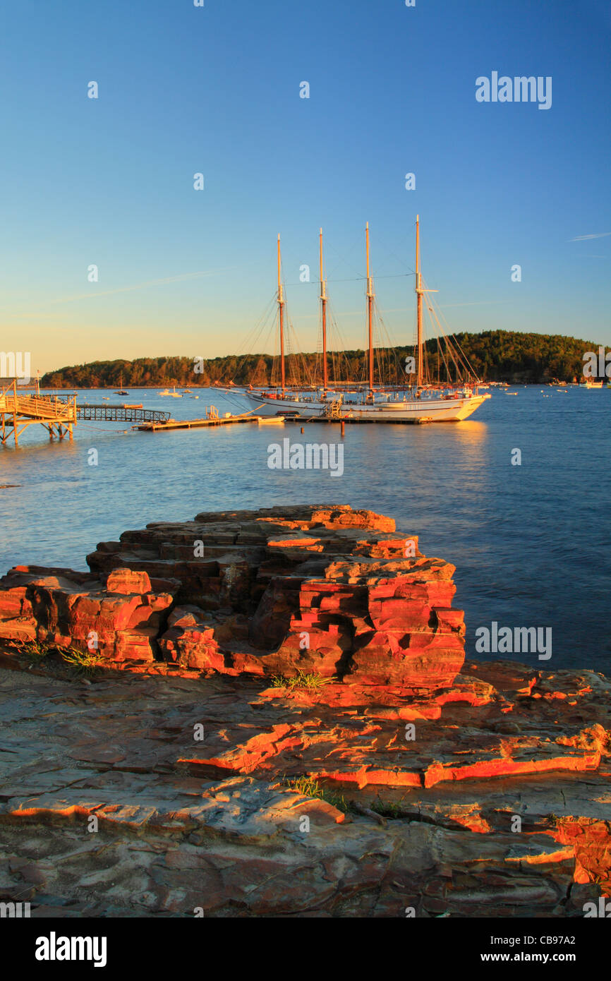 Bar Harbor Shore Path, Bar Harbor, Mount Desert island, Maine, USA
