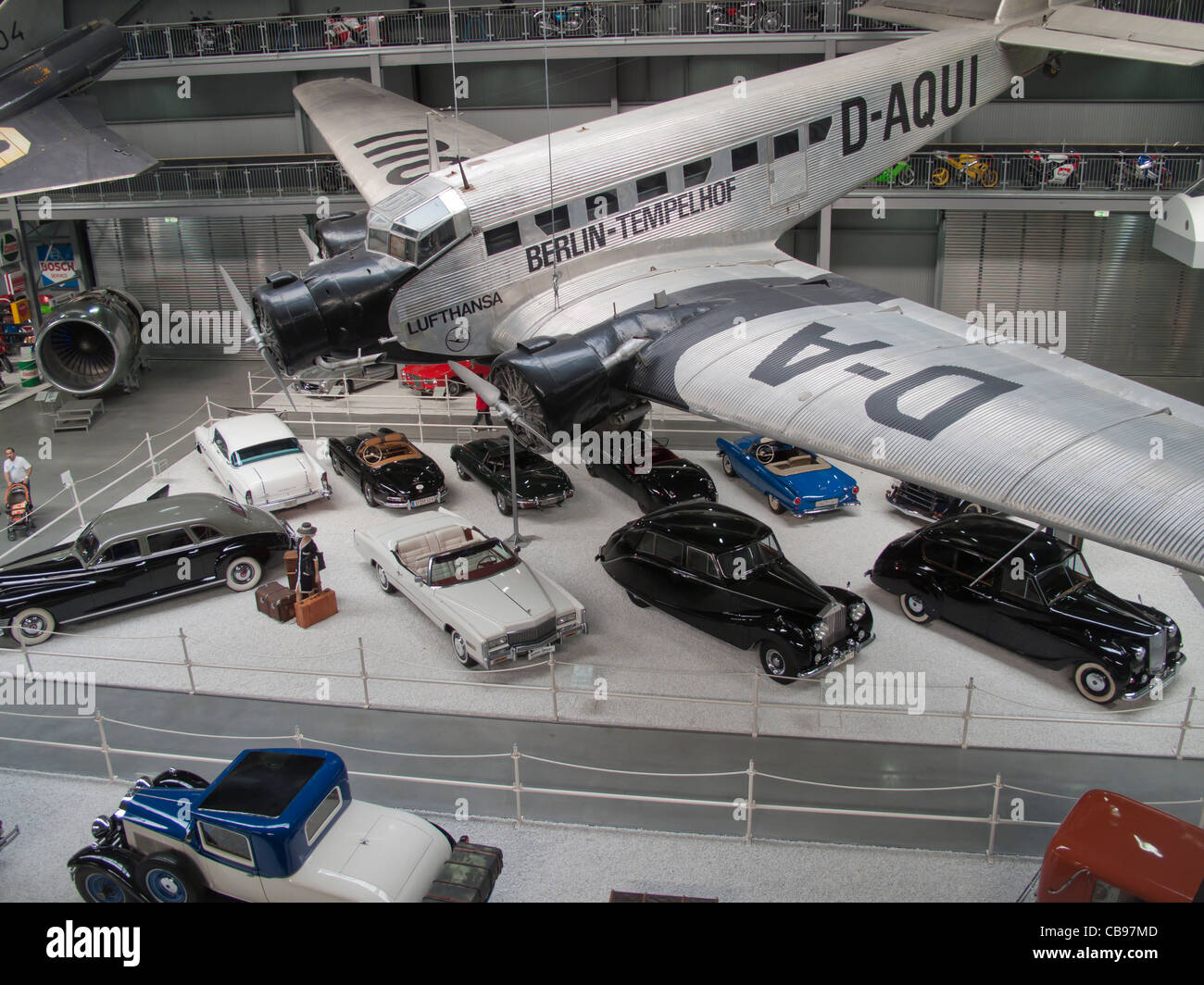 Auto plane hi-res stock photography and images - Alamy