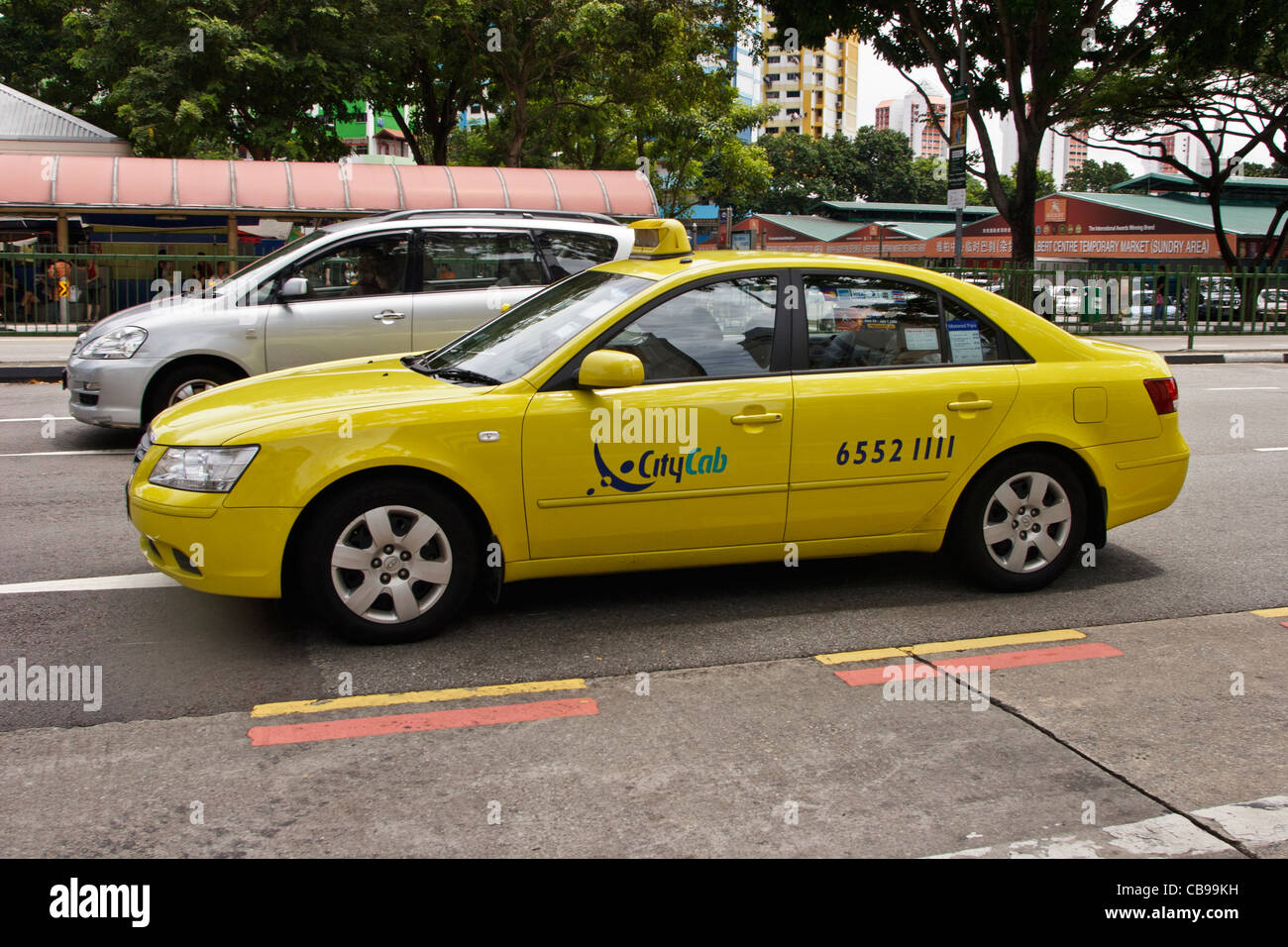 Singapore yellow taxi hi-res stock photography and images Singapore yellow taxi hi-res stock photography and images