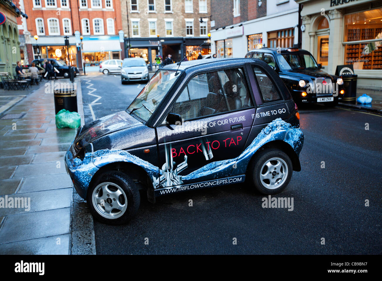 Electric car parked at 90 degrees. Paddington Street, Marylebone ; London; England; UK; Europe Stock Photo
