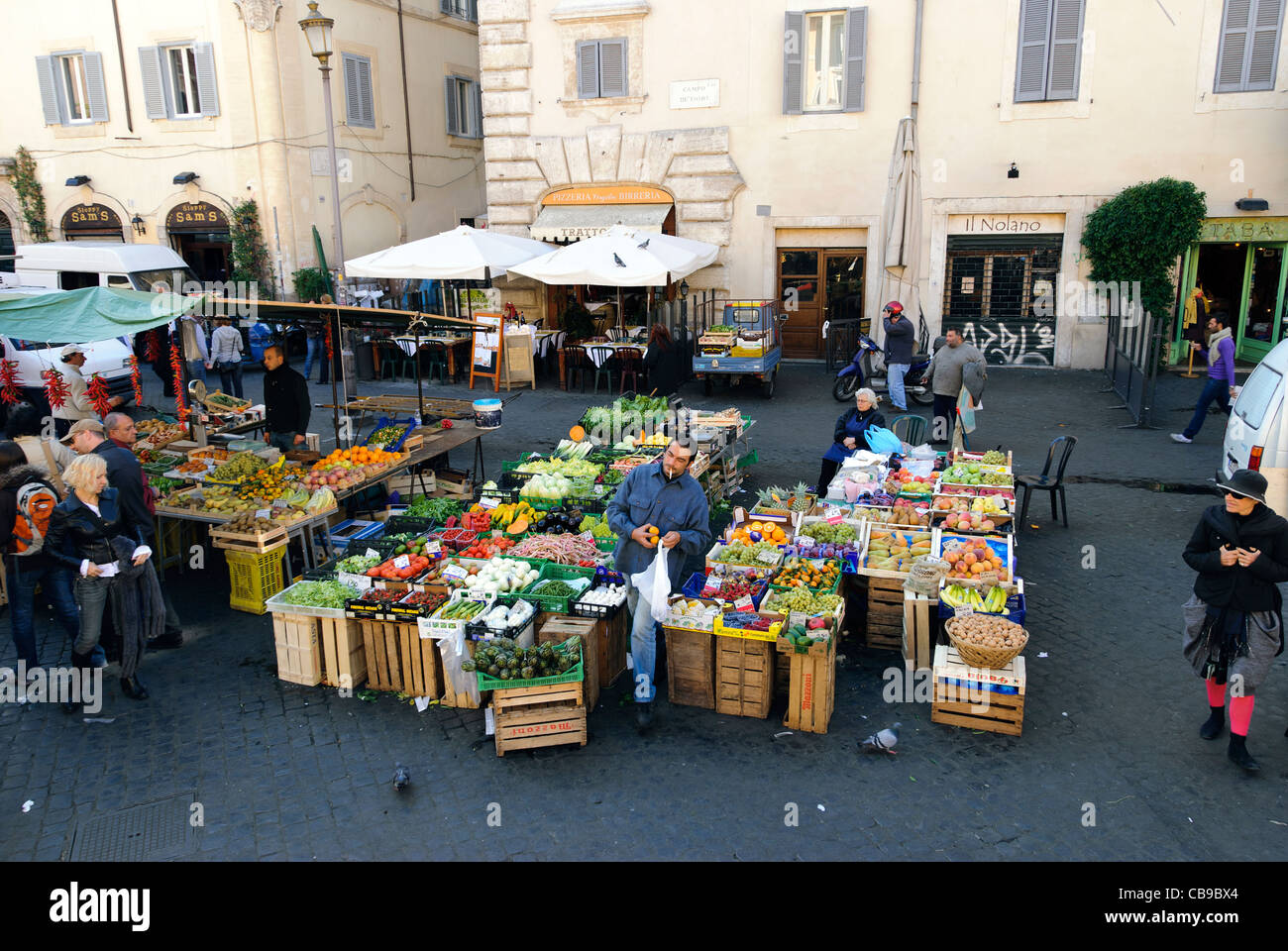 Market Square Rome Campo de fiori fruit hi-res stock photography and images - Alamy