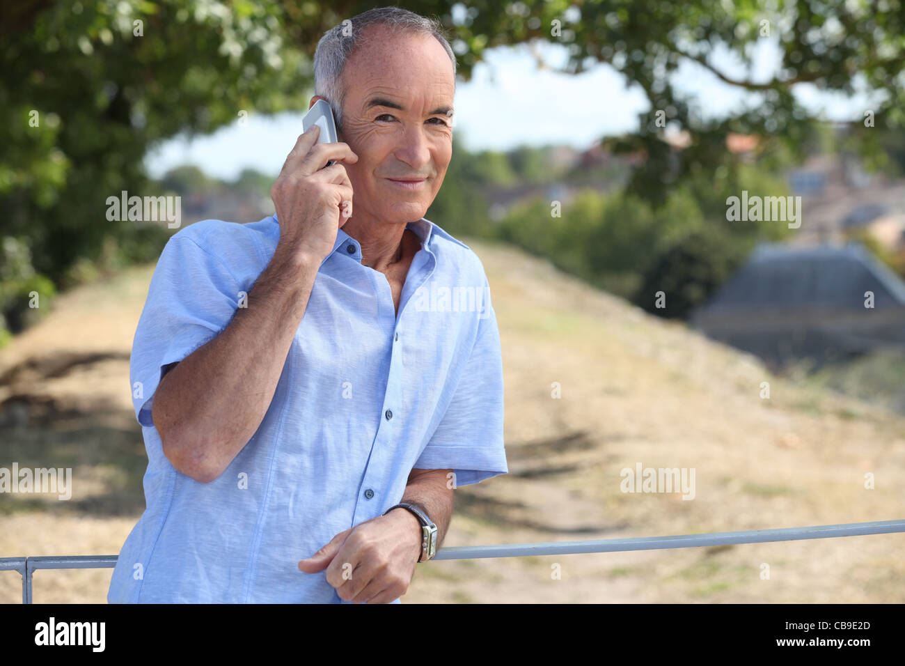 Paul make a phone call. Paul make a phone call