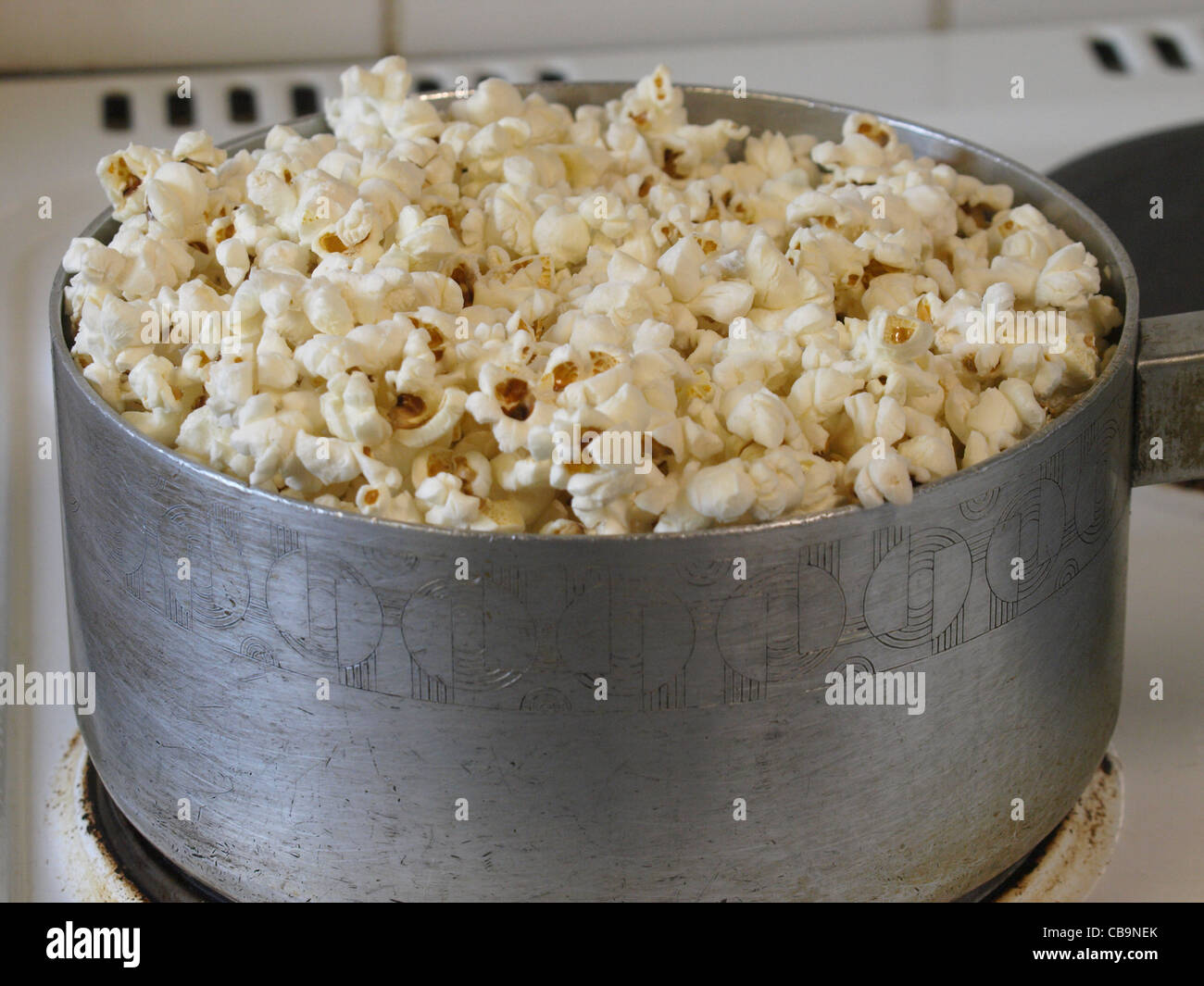 Pan full with popcorn hires stock photography and images Alamy