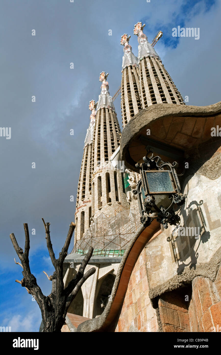 The Basílica Sagrada Família designed by the Catalan architect Antoni ...