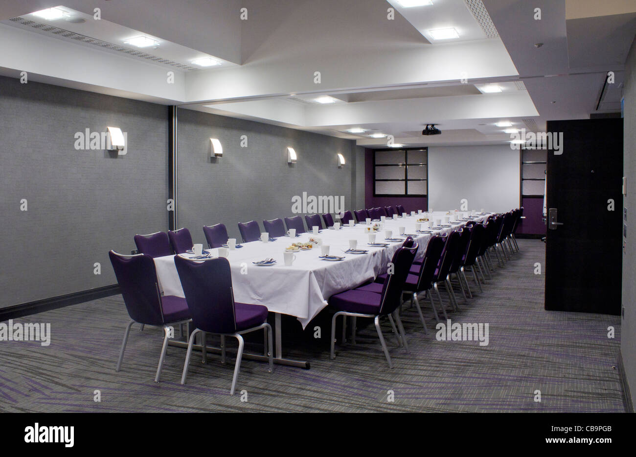 Open meeting room hi-res stock photography and images - Alamy