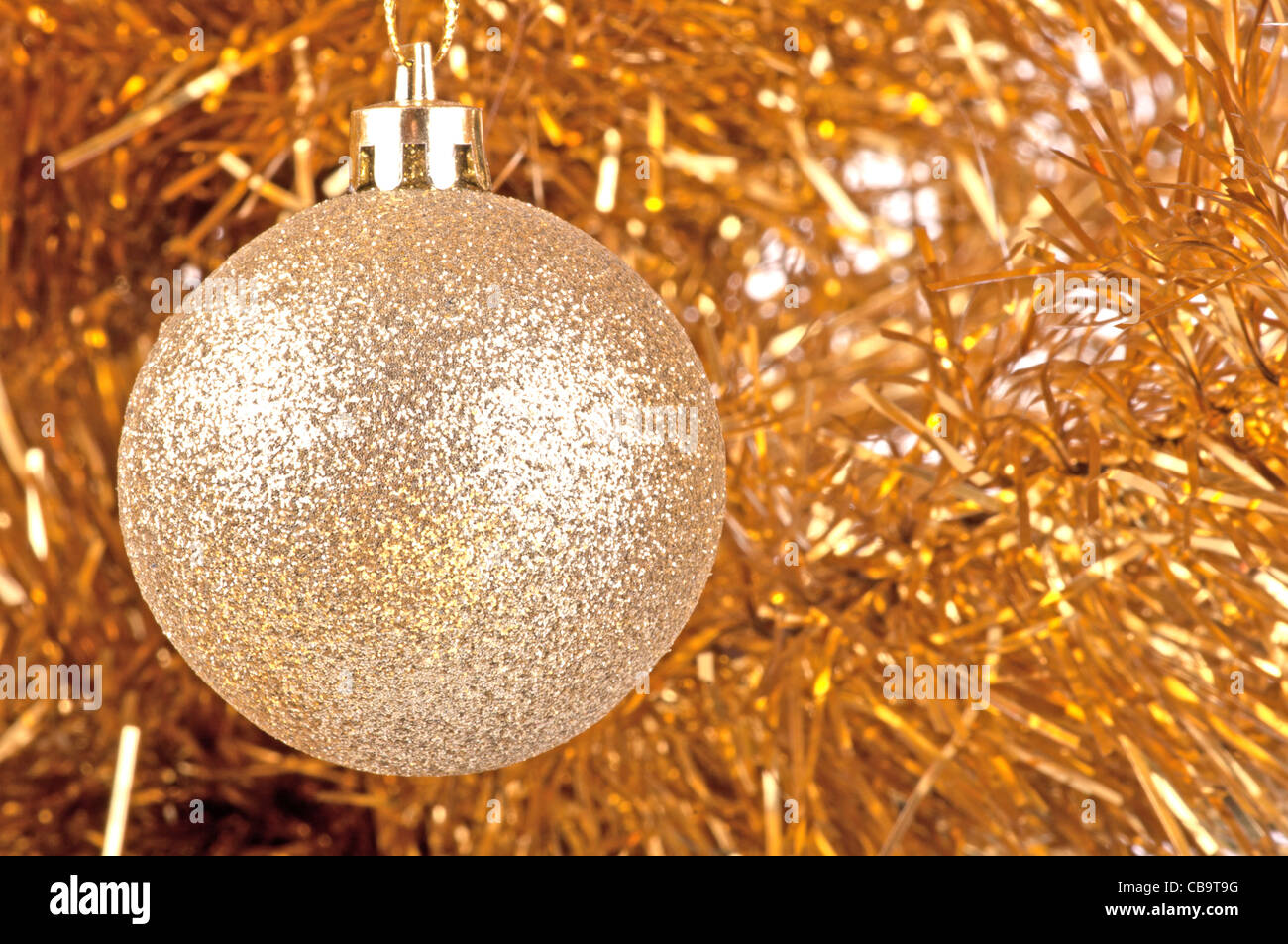 Golden christmas tree hi-res stock photography and images - Alamy