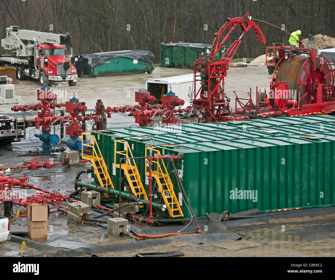 Natural gas drilling site using hires stock photography and images Alamy