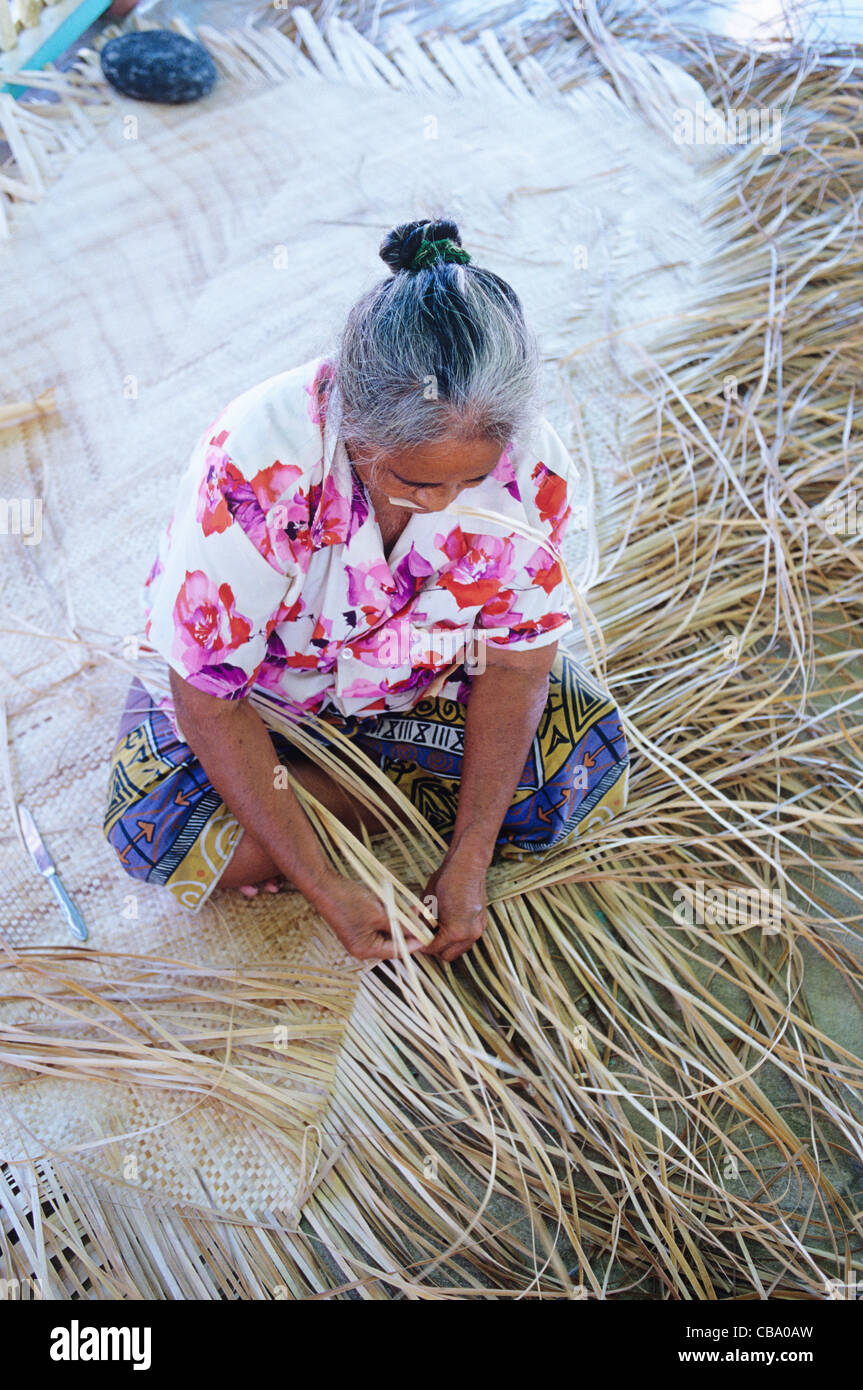 Western Samoa, Manono Island, woman weaving mat Stock Photo Alamy