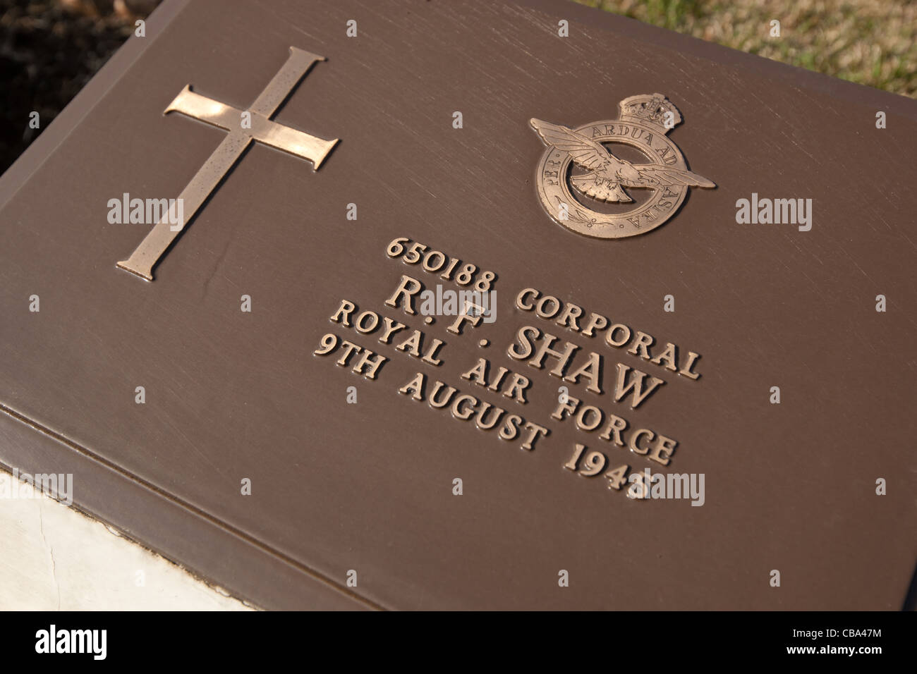 The headstone for Corporal Shaw, a UK national, who died in the 9th August 1945 nuclear bombing of Nagasaki, in Japan. Stock Photo