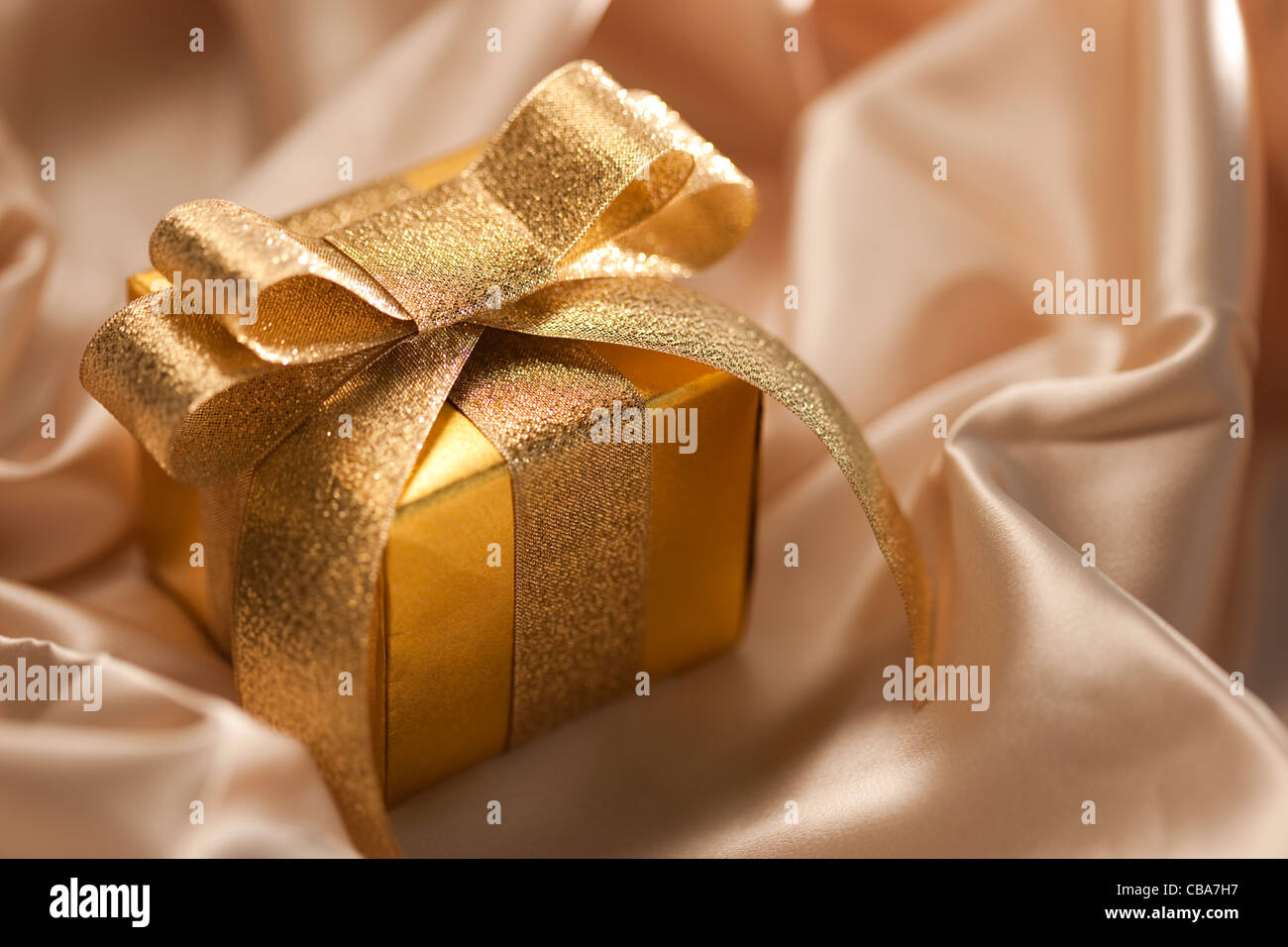 Golden Knot High Resolution Stock Photography and Images - Alamy
