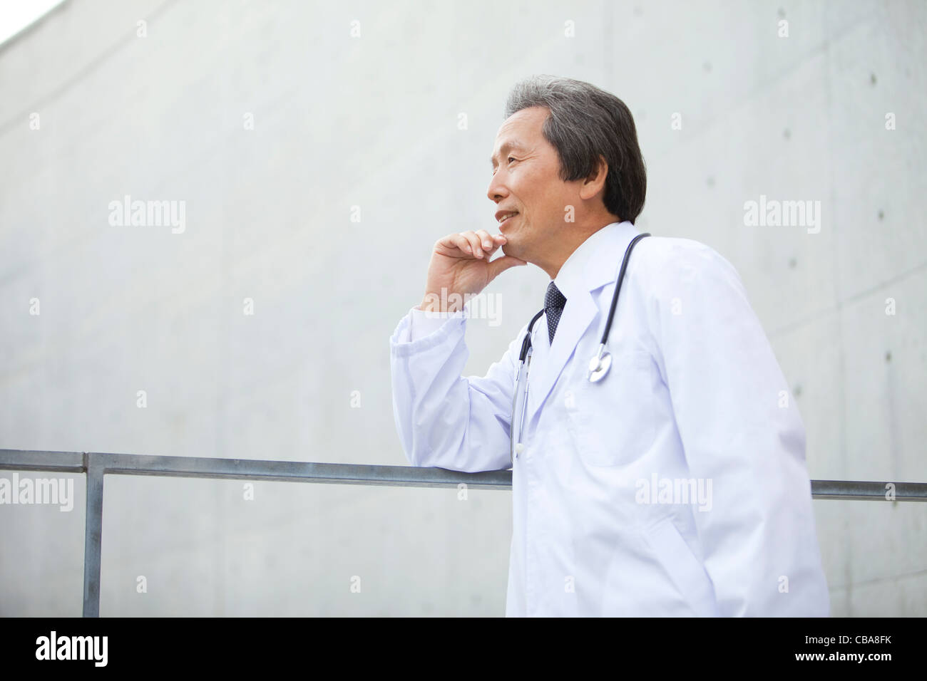 Profile view mature man doctor hi-res stock photography and images - Alamy