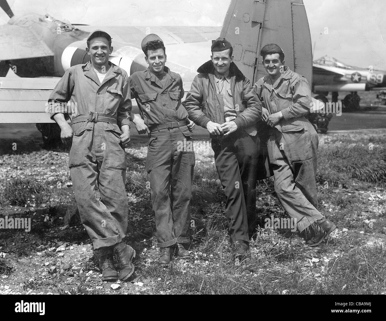 USAAF P-38 Lightning crewmen stand by their aircraft during WW11. Stock Photo