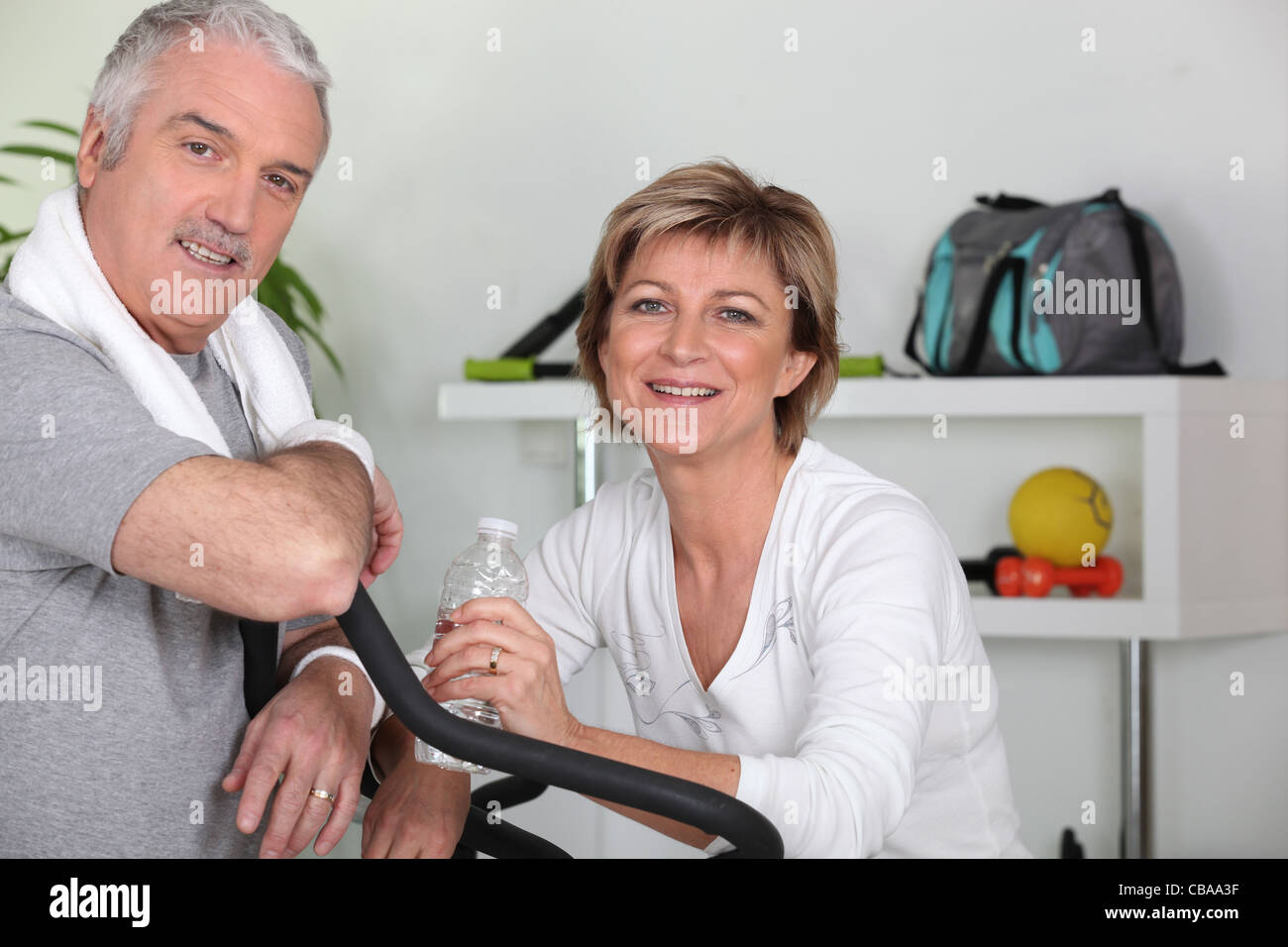 Couple at the gym together Stock Photo - Alamy