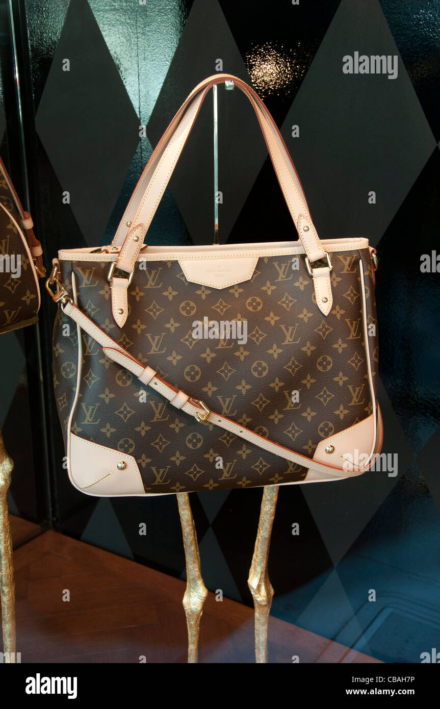 SHOPPERS with LOUIS VUITTON SHOPPING BAG Editorial Photo - Image of finanz,  danmark: 89445961