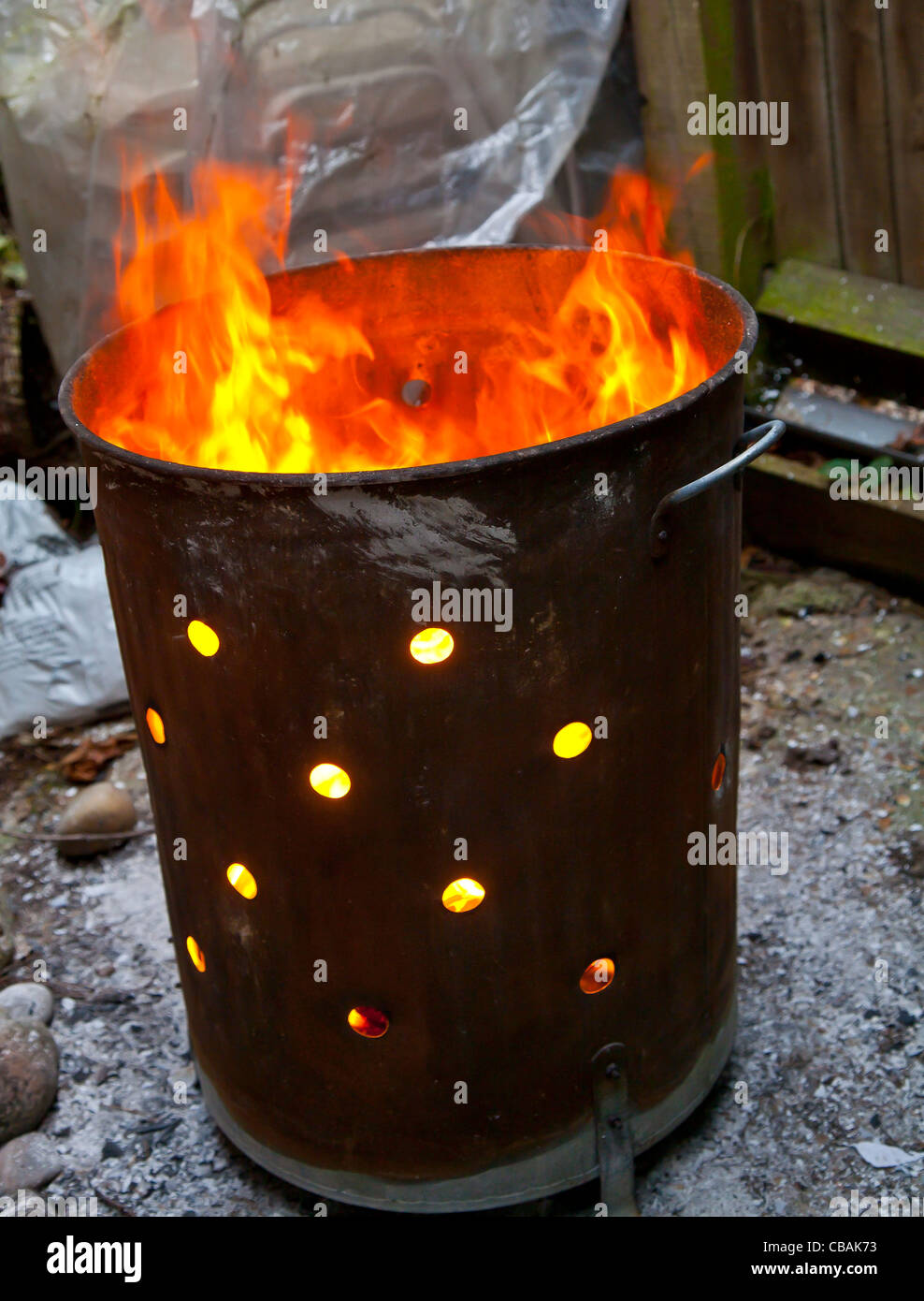Waste bin fire hires stock photography and images Alamy