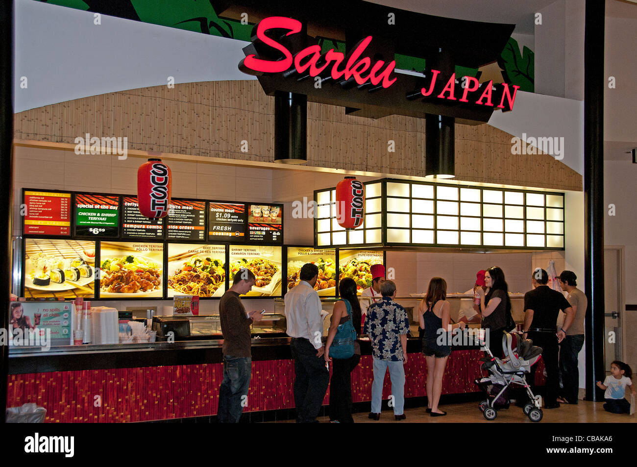 Food court in mall america hi-res stock photography and images - Alamy