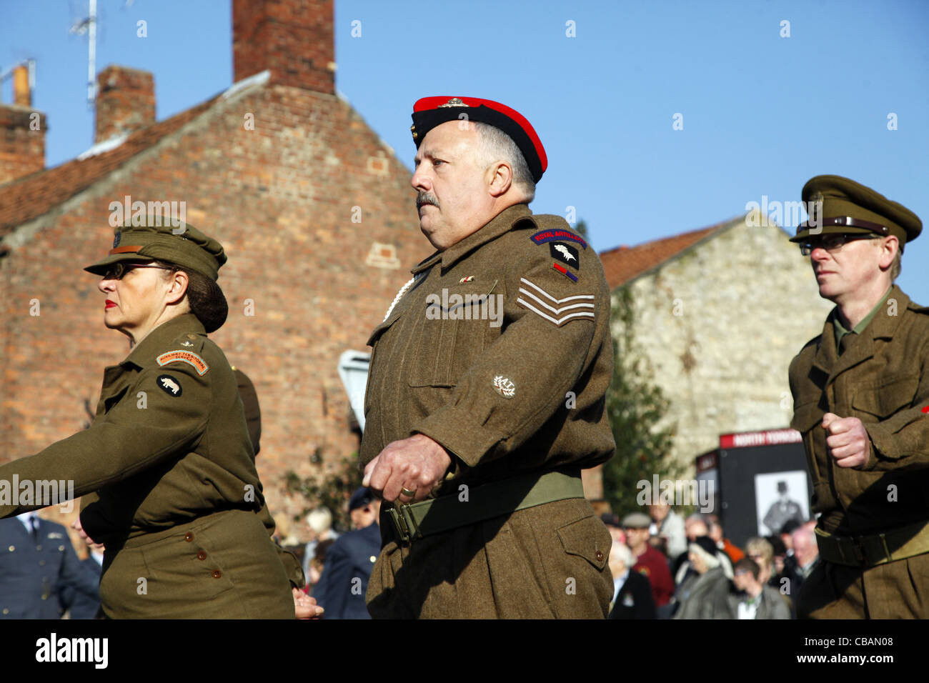 1940S MARCHING SOLDIERS PICKERING NORTH YORKSHIRE 15 October 2011 Stock Photo