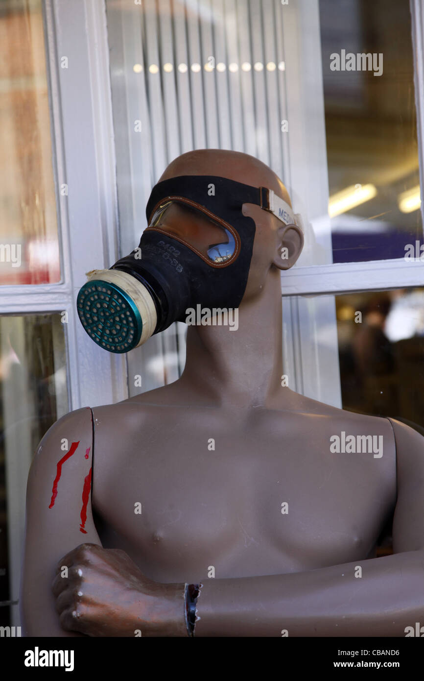 MALE MANIKIN WITH GASMASK PICKERING NORTH YORKSHIRE 15 October 2011 Stock Photo