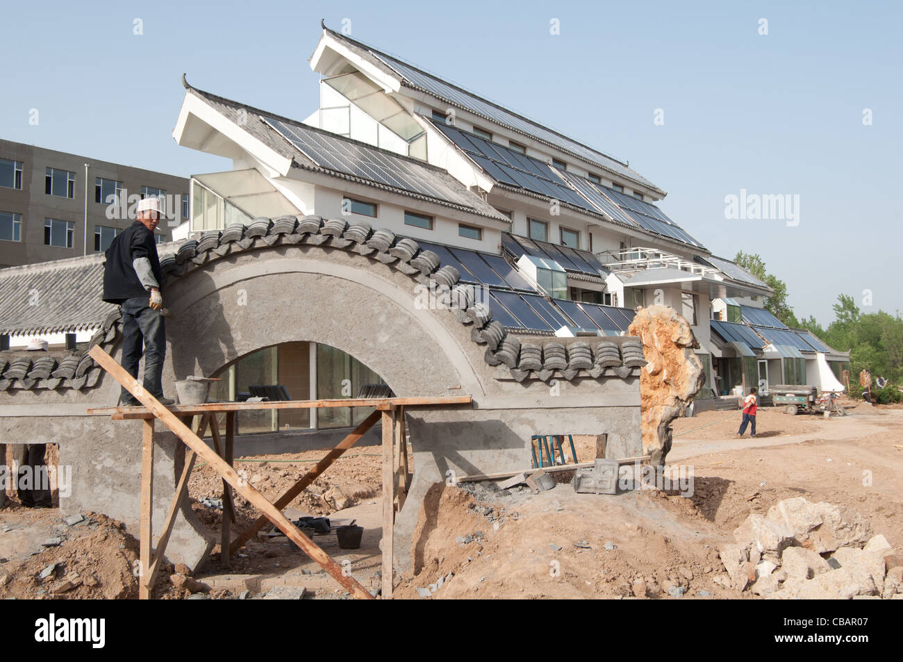 The 'Douglas Villa' under construction, a Zero emission house designed by Douglas Wilke. China Solar Valley, Dezhou, Shandong, China Stock Photo