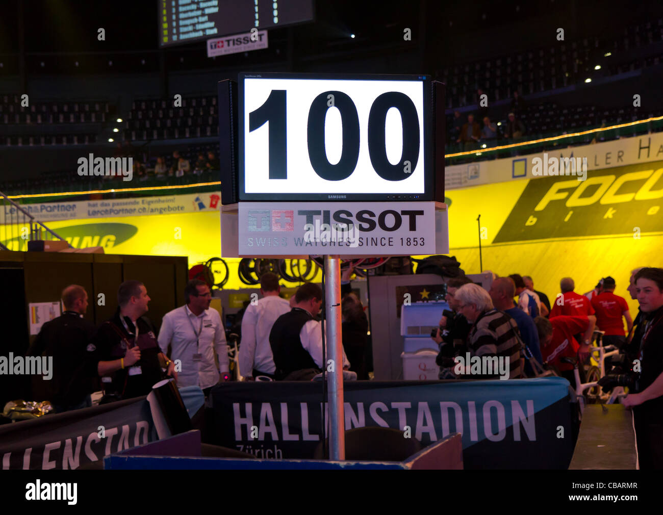 Round count display indicating the rounds left to finish at Sixday-Nights Zürich 2011 at Zurich Hallenstadion Stock Photo