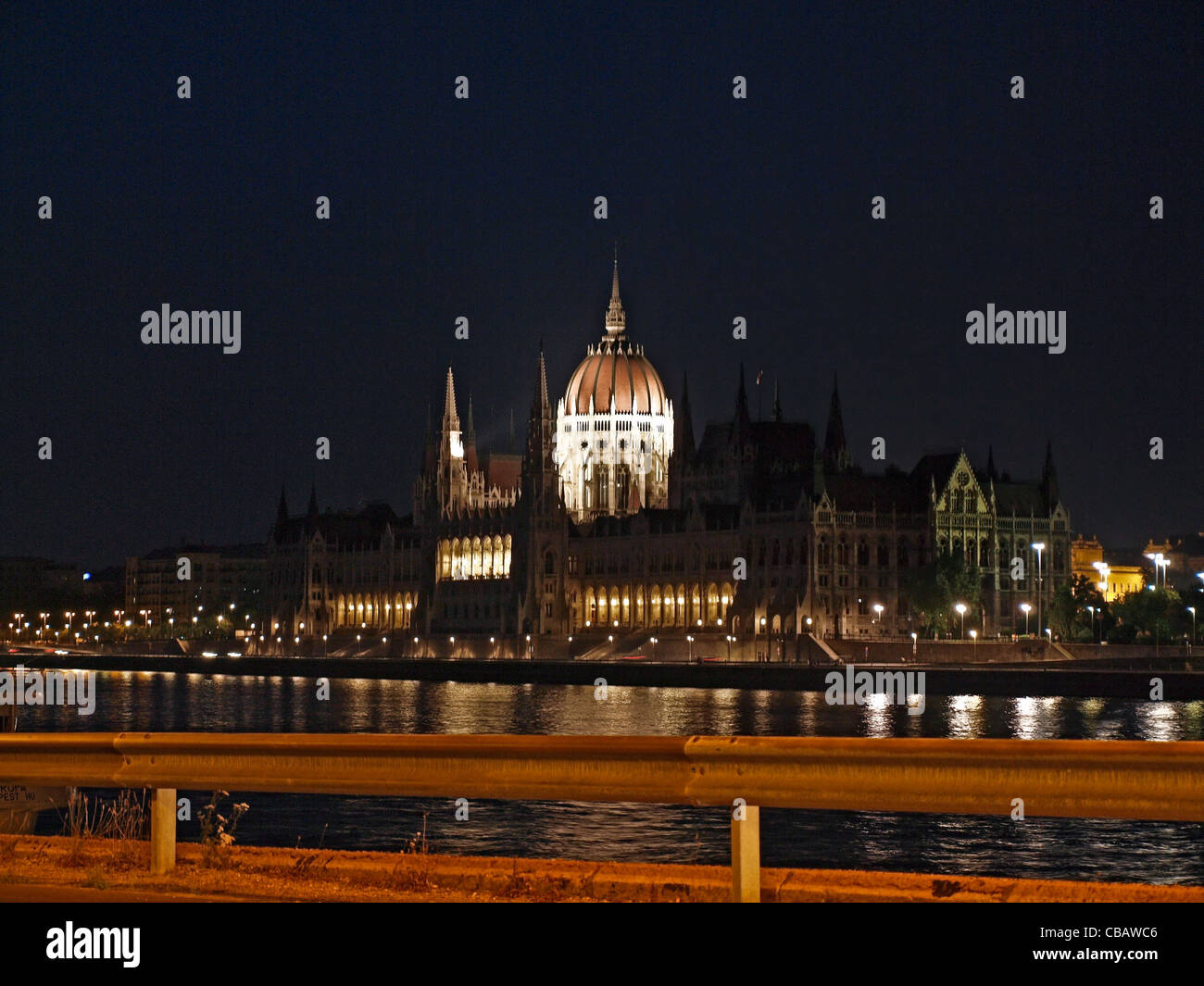 Hungarian parliament building night hi-res stock photography and images ...