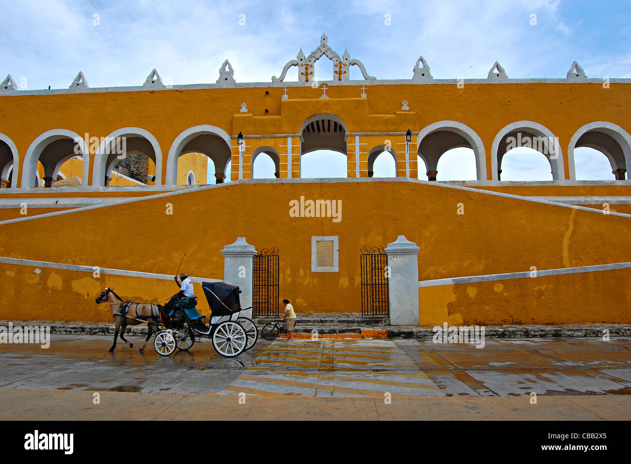 Horse Buggy, Convento San Antonio de Padua, Izamal, Mexico Stock Photo