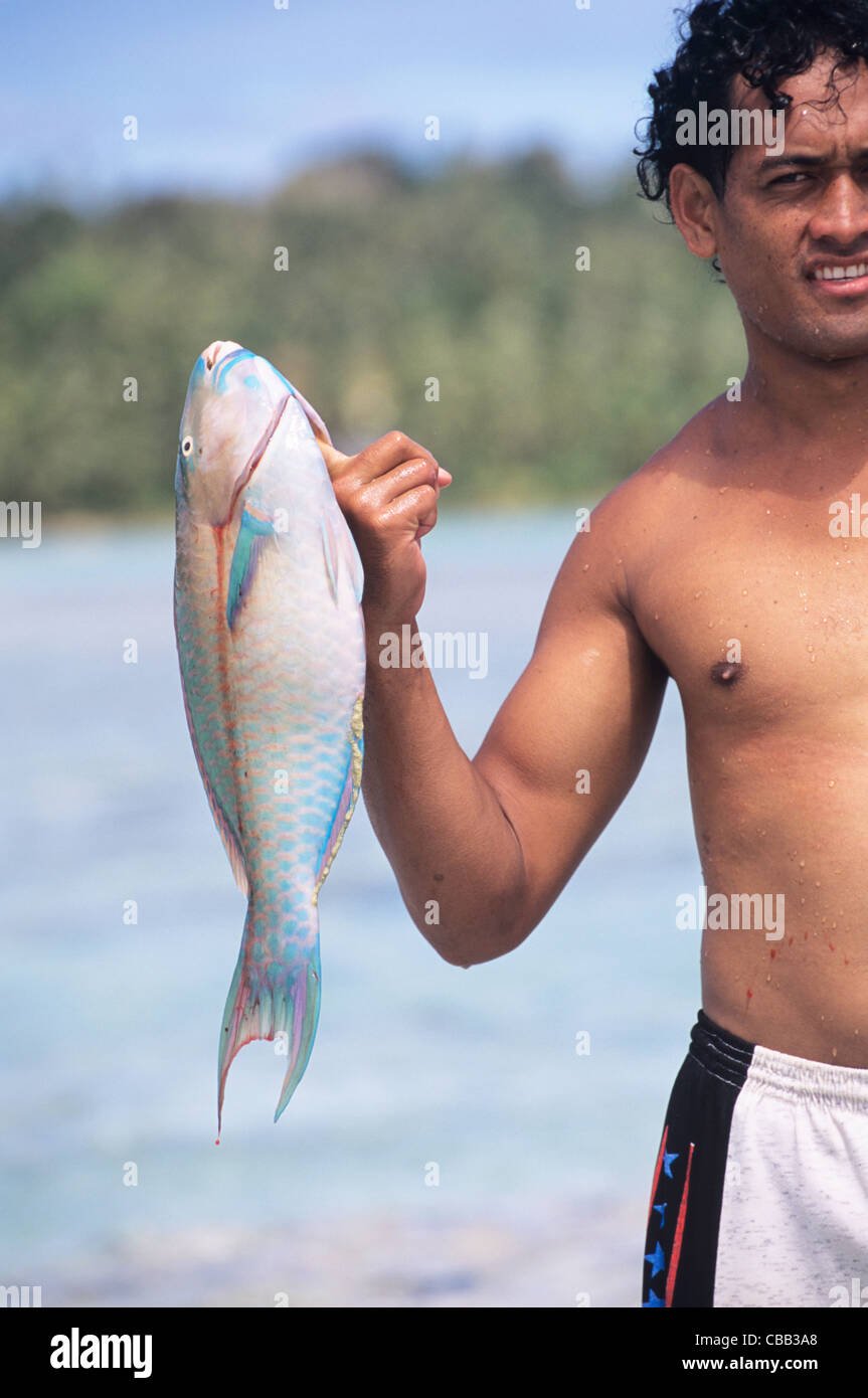 Cook Islands, South Pacific Ocean, Aitutaki, fisherman and net catch Stock Photo