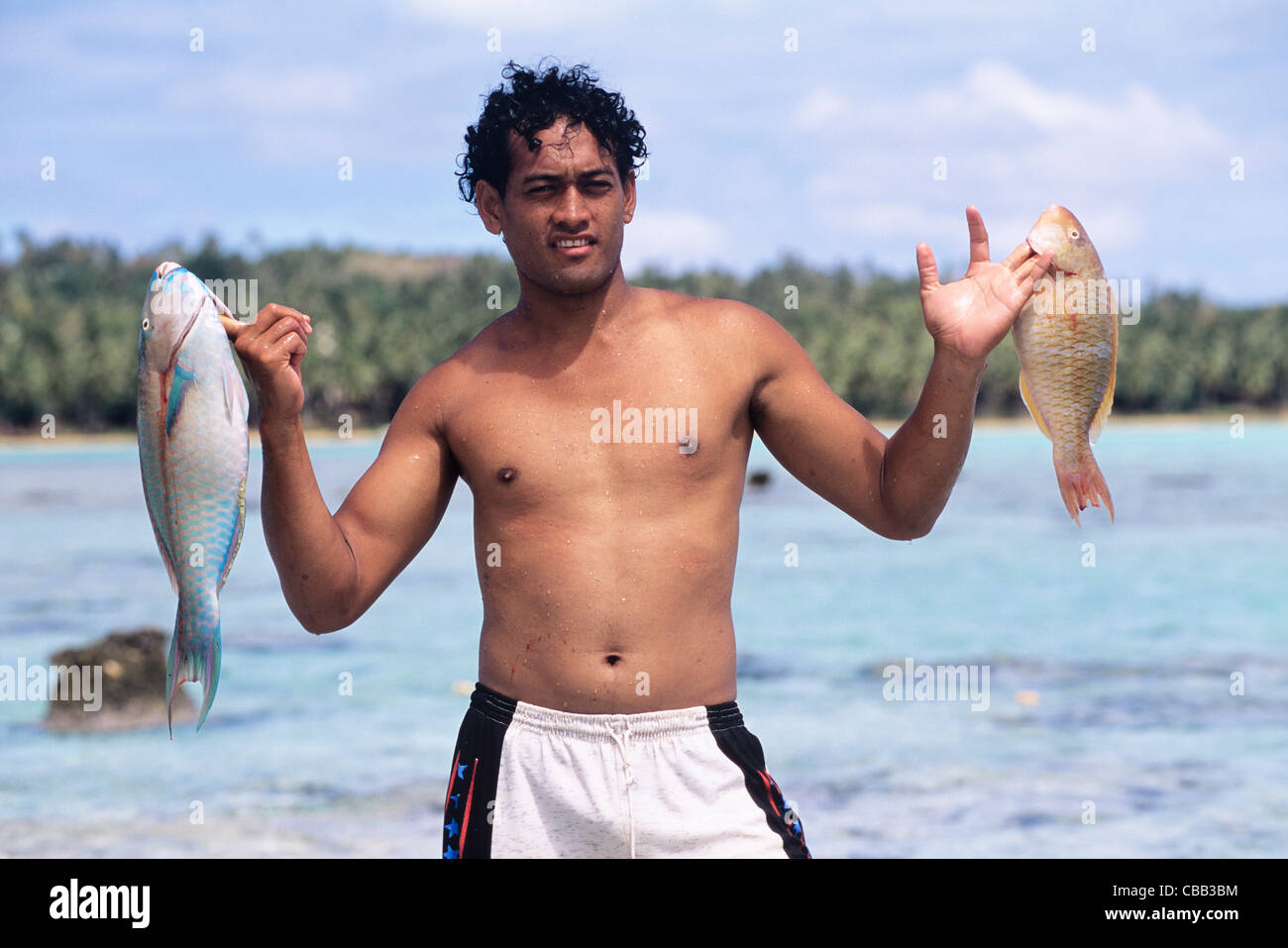 Cook Islands, Kūki 'Āirani, South Pacific Ocean, Aitutaki, fisherman and net catch Stock Photo