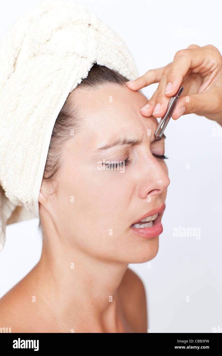 eyebrows plucked during beauty treatment Stock Photo Alamy