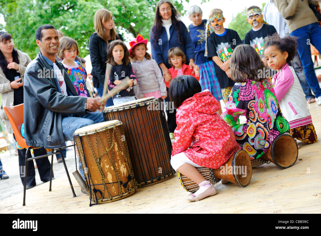 African drums hi-res stock photography and images - Alamy