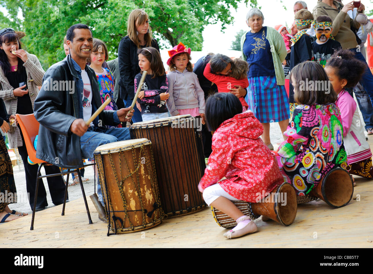 African drums hi-res stock photography and images - Alamy