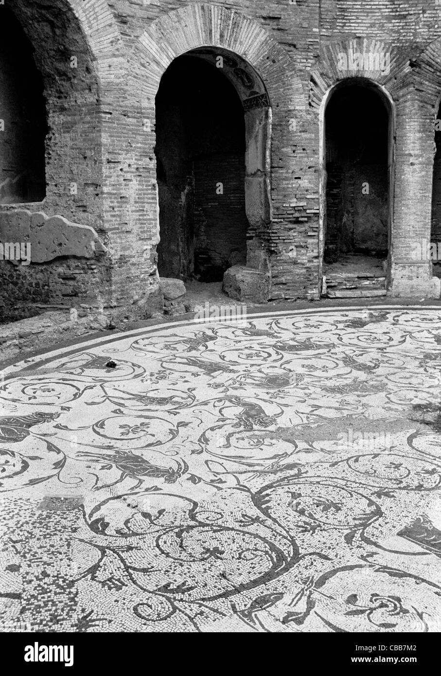 Roman ruins Black and White Stock Photos & Images - Alamy