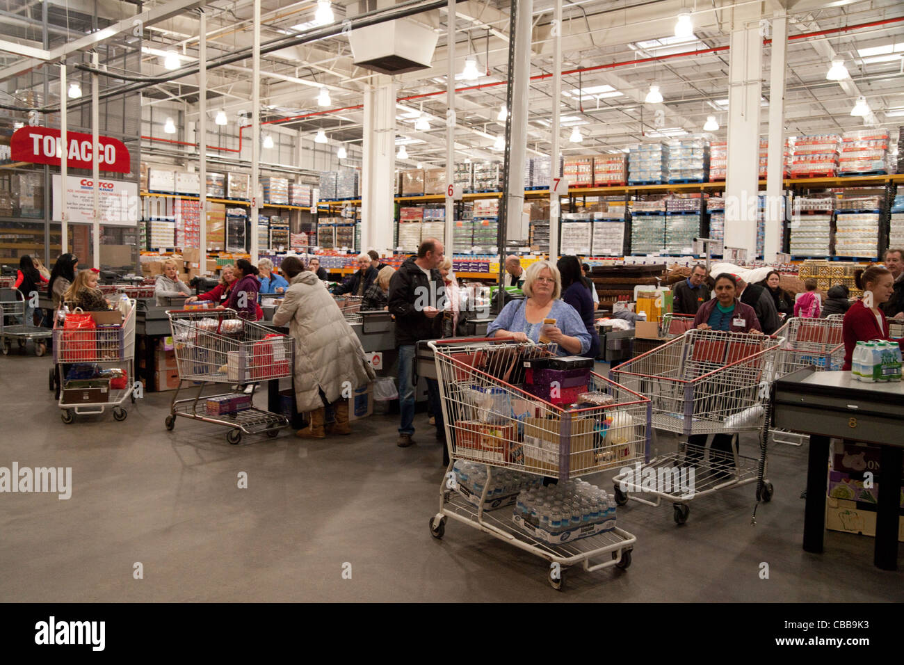 People at the checkout tills, Costco discount warehouse store, Lakeside UK Stock Photo