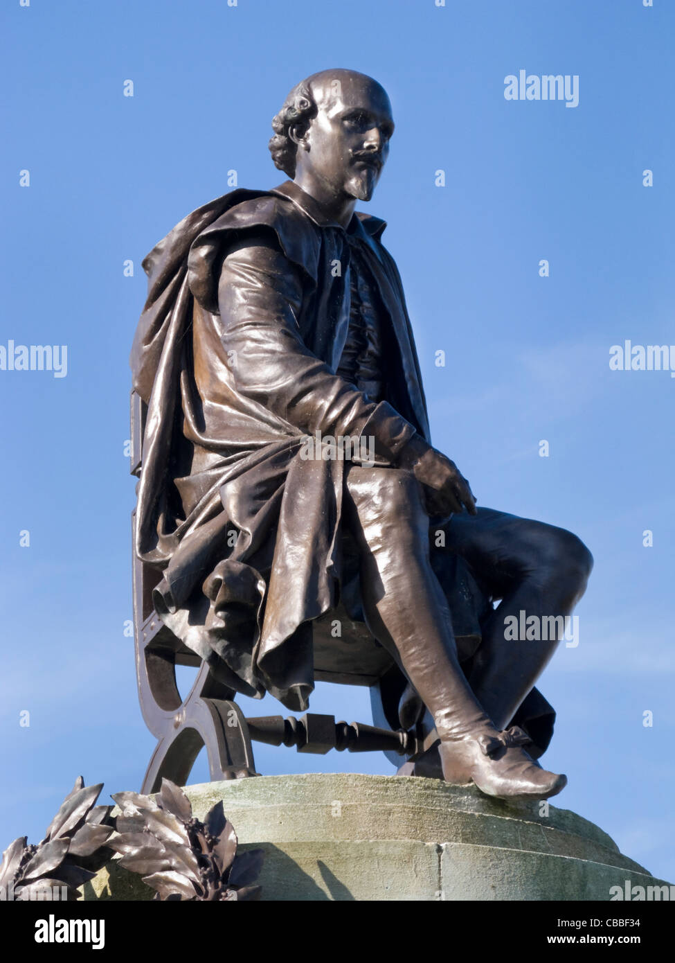 Statue of William Shakespeare (part of the Gower Memorial) in Stratford's Bancroft Gardens. Stratford-upon-Avon. UK. Stock Photo