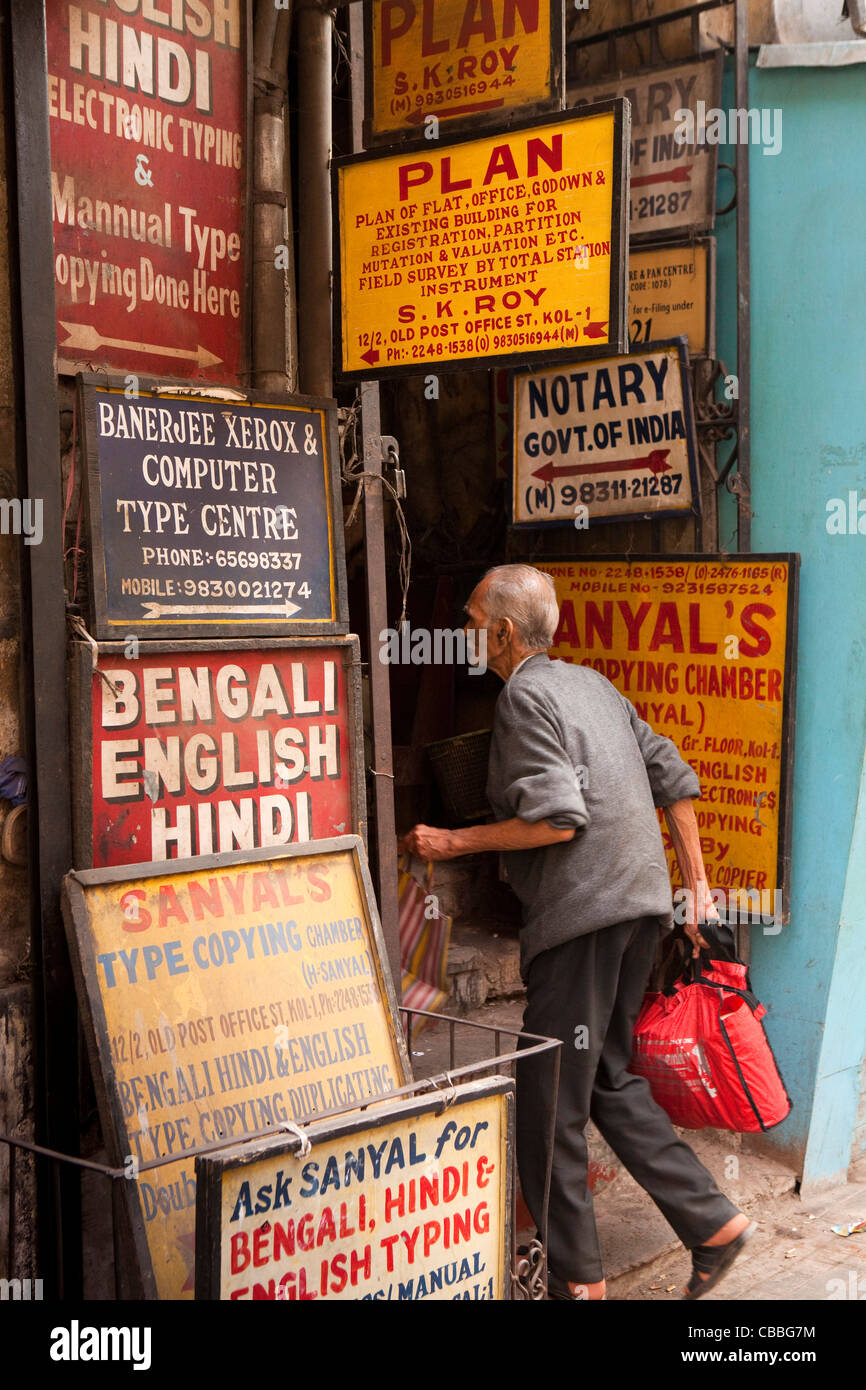 India, West Bengal, Kolkata, Hastings Street, man entering sign filled