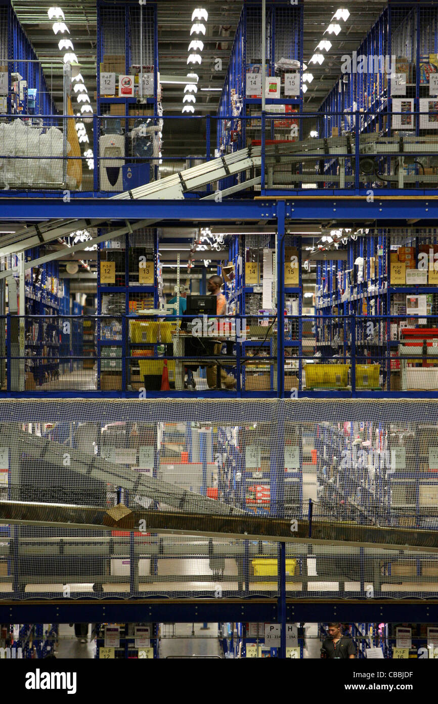 WORKERS SORTING CHRISTMAS PRESENTS AT THE AMAZON WAREHOUSE IN MILTON