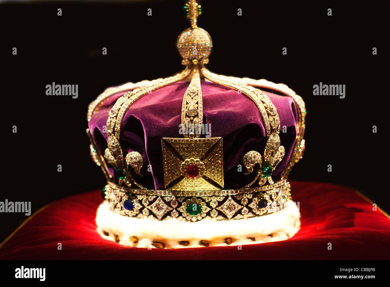 England, London, Tower of London, The Crown Jewels,The Imperial crown of India made for George V's visit to India in 1911 Stock Photo