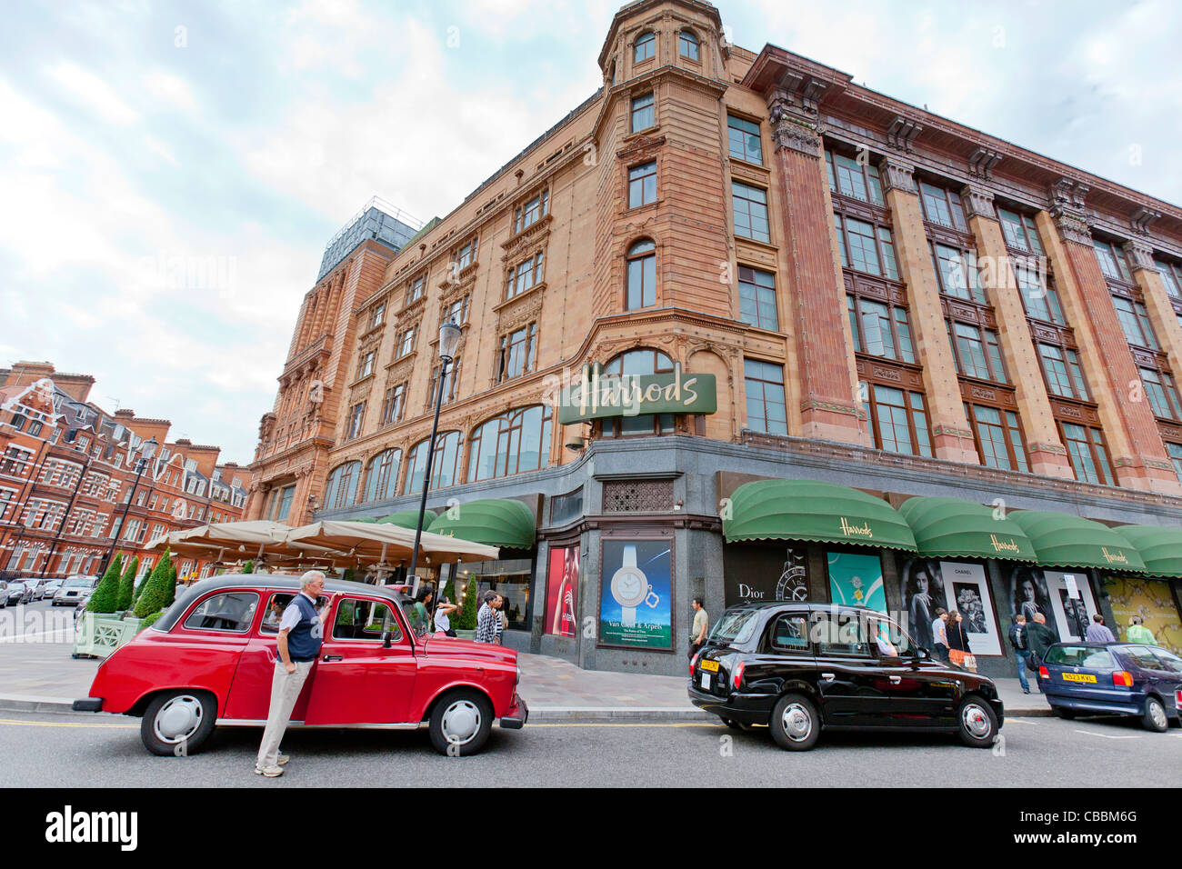 Exterior of Harrods Department Store in London, England Stock Photo Alamy