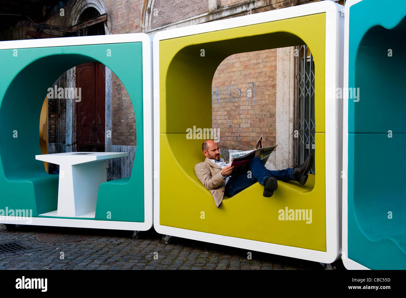 Person italy gallery man art hi-res stock photography and images - Alamy