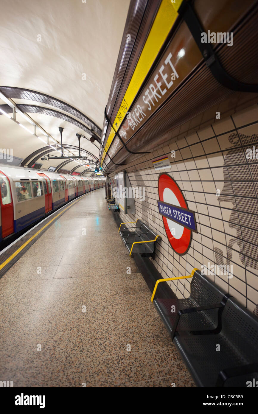 England, London, Baker Street Underground Subway Station Platform Stock ...