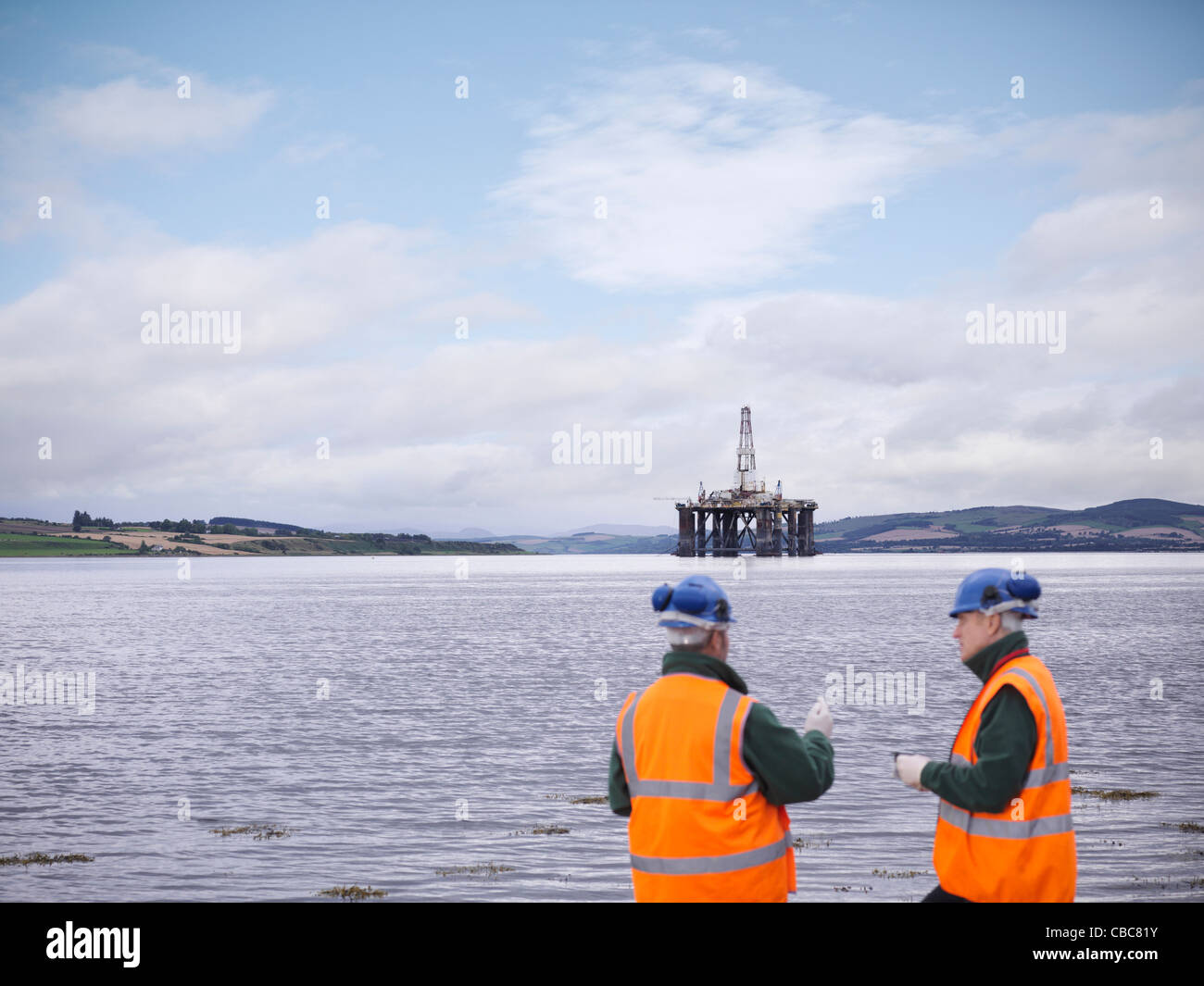 Offshore oil rig hi-res stock photography and images - Alamy