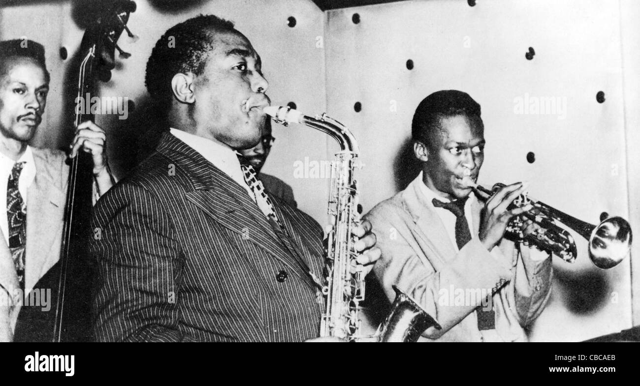 CHARLIE PARKER in middle with fellow US jazz musician Miles Davis Stock Photo