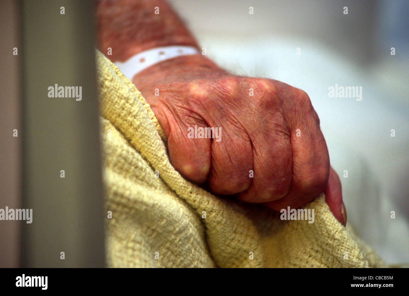 Old man hospital bed hi-res stock photography and images - Alamy