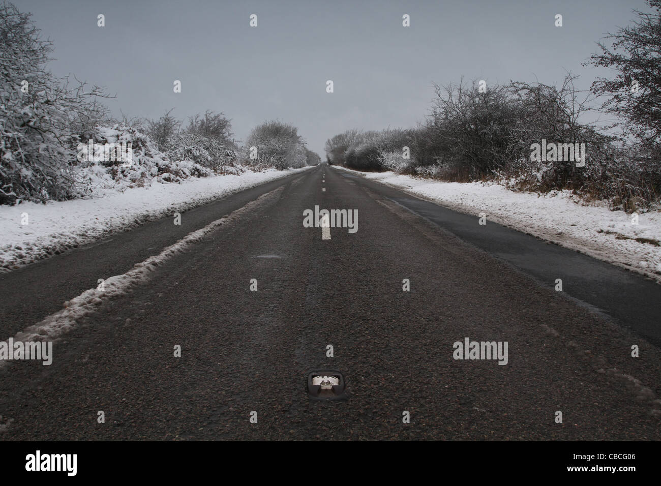 Road markings uk empty road hi-res stock photography and images - Alamy