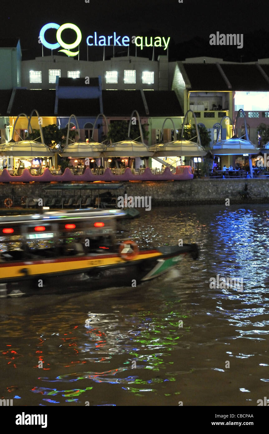 Clarke quay boat hi-res stock photography and images - Alamy