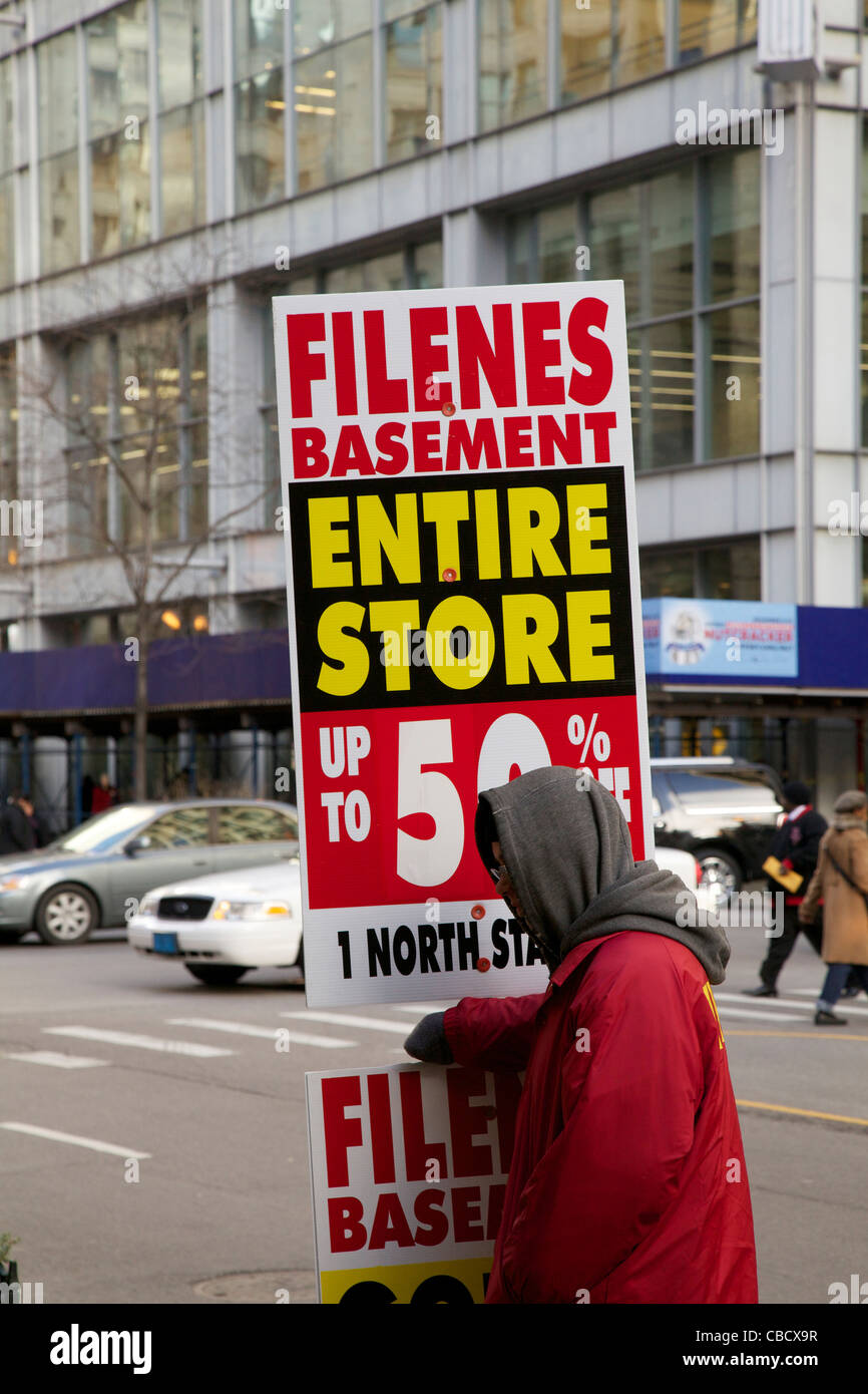 Man holding Filene's Basement Going out of business sign. State Street,  Chicago, Illinois Stock Photo - Alamy