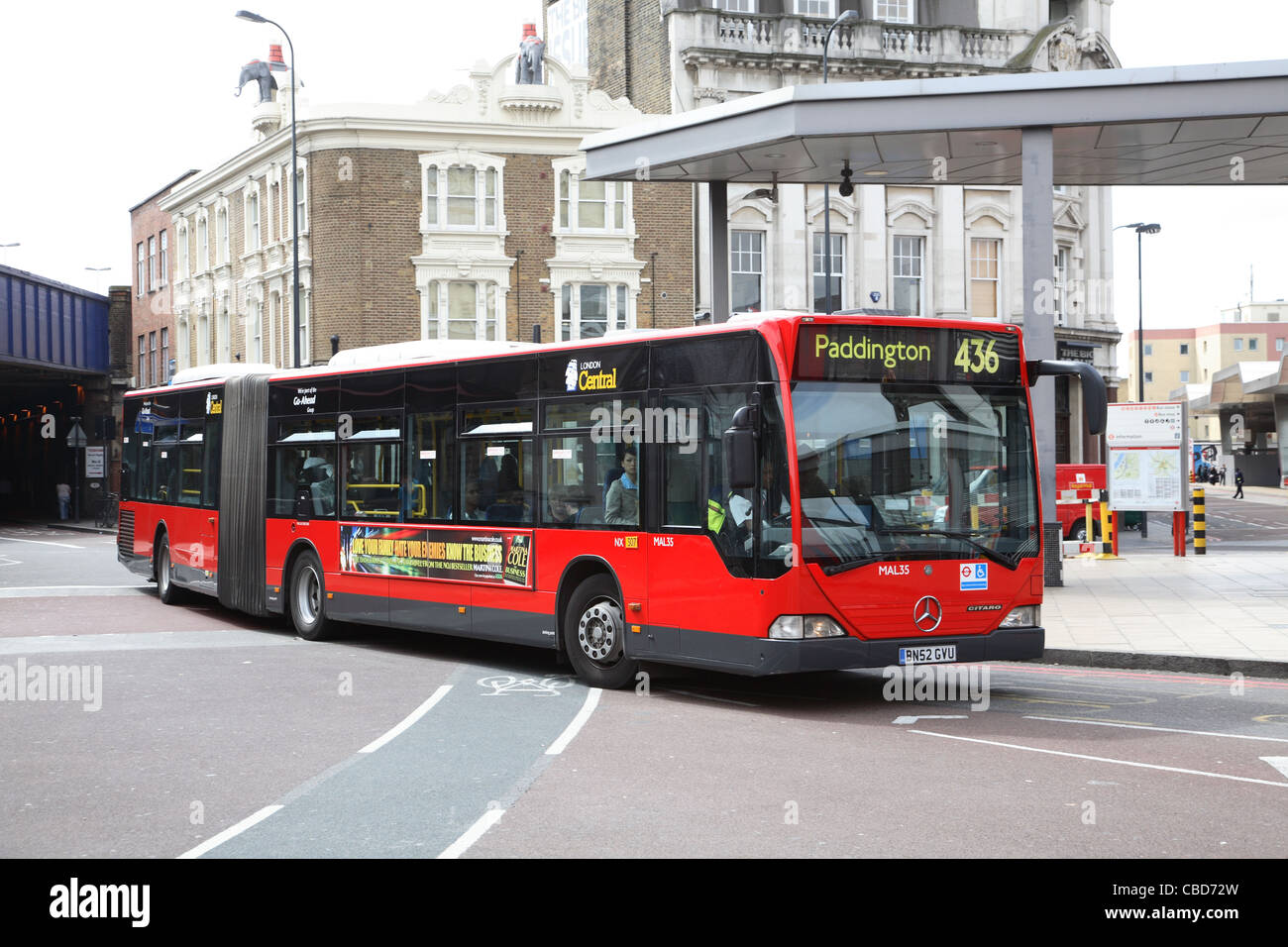 London Bendy Bus leaves Vauxhall Bus Station for Paddington Stock Photo