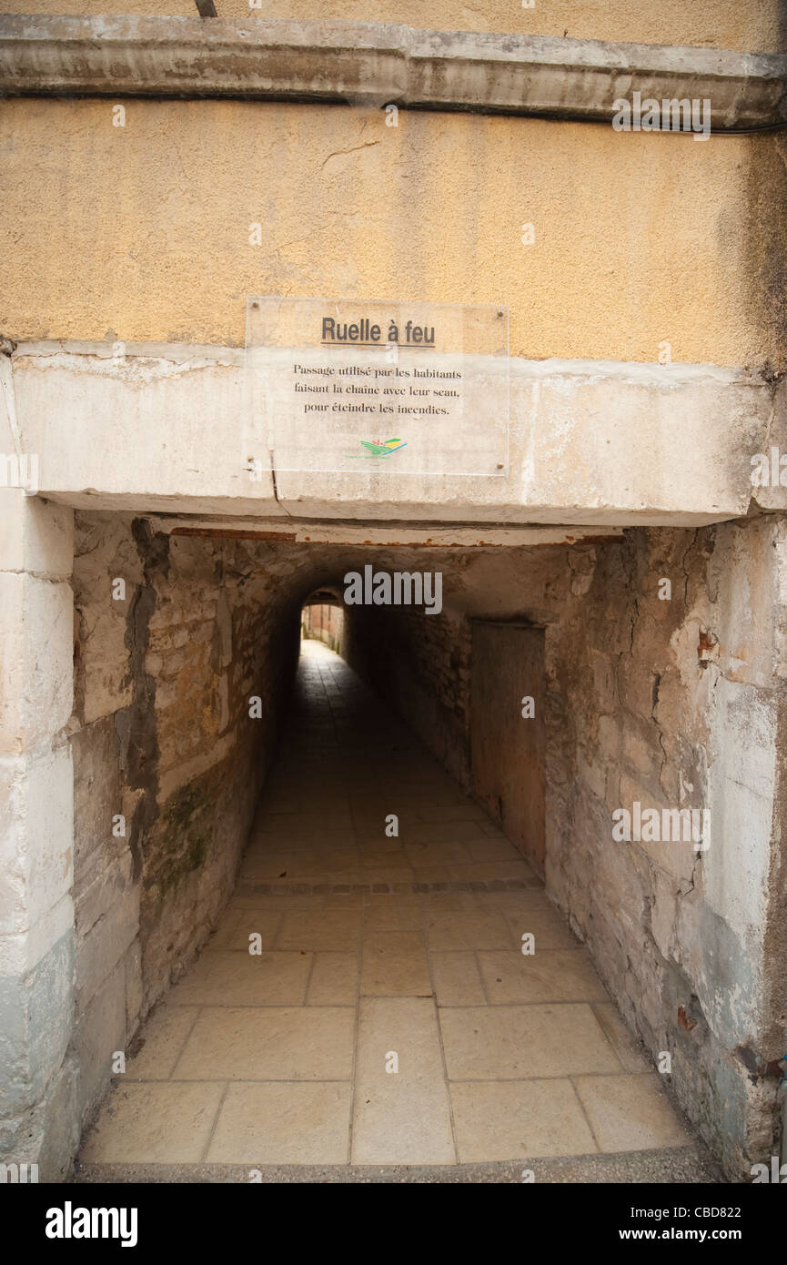 Medieval Ruelle a feu passageway in the centre of Chablis in Burgundy, France, running to the river Serein Stock Photo